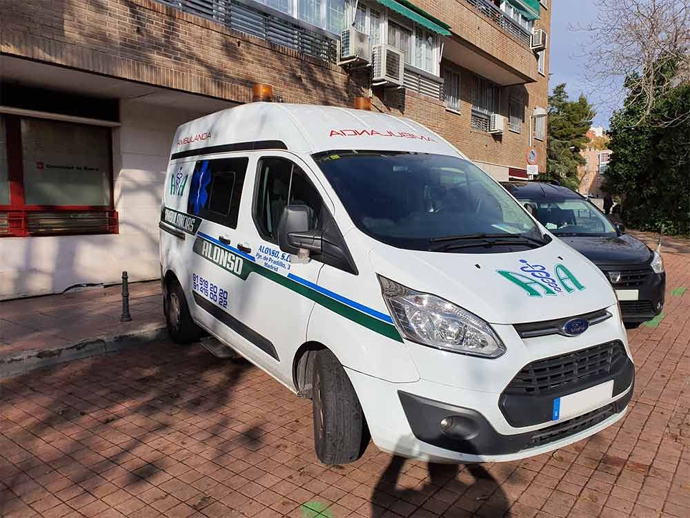AMBULANCIAS ALONSO carro de ambulancia estacionado